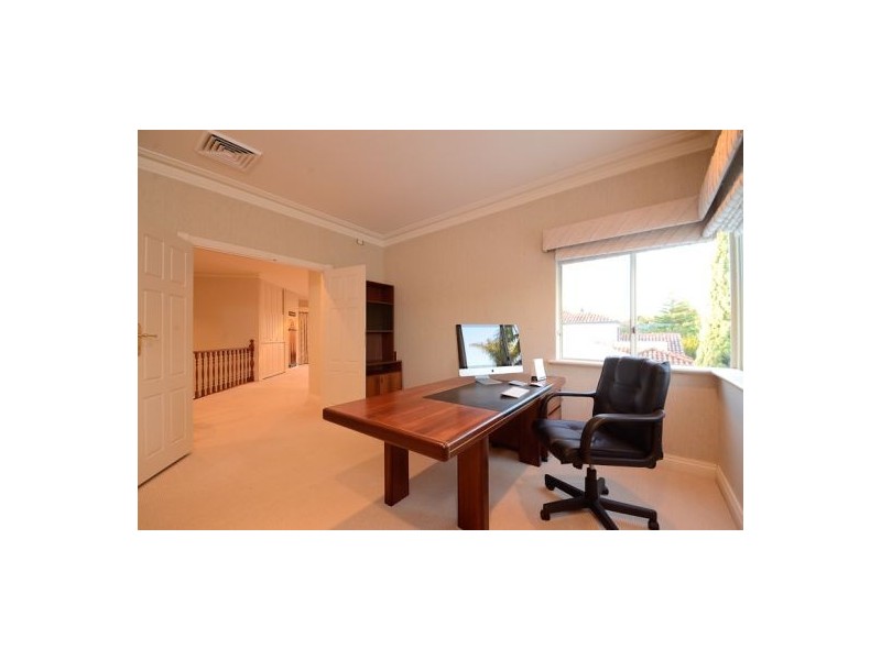 29 Riverton Drive, Rossmoyne WA 6148