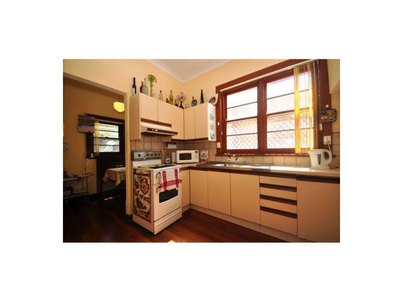 34 Boundary Road, St James WA 6102