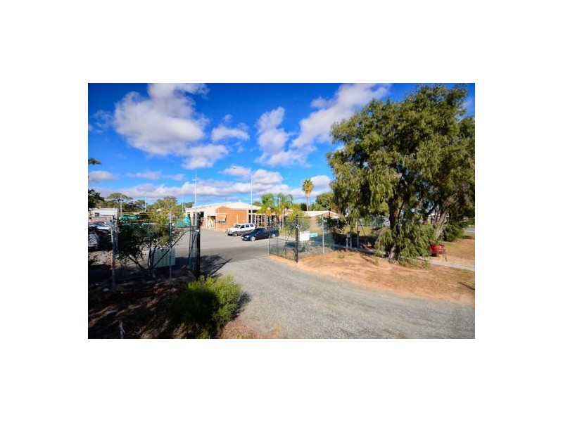 2 Crompton Road, Rockingham WA 6168