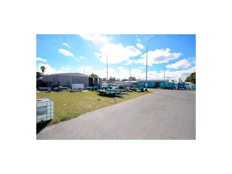 2 Crompton Road, Rockingham WA 6168