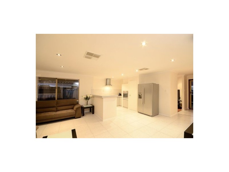 25 Galaxy Way, Carlisle WA 6101