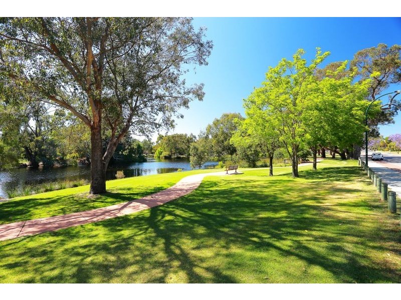 3/9 Clydesdale Street, Como WA 6152