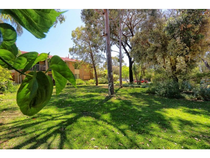 3/9 Clydesdale Street, Como WA 6152