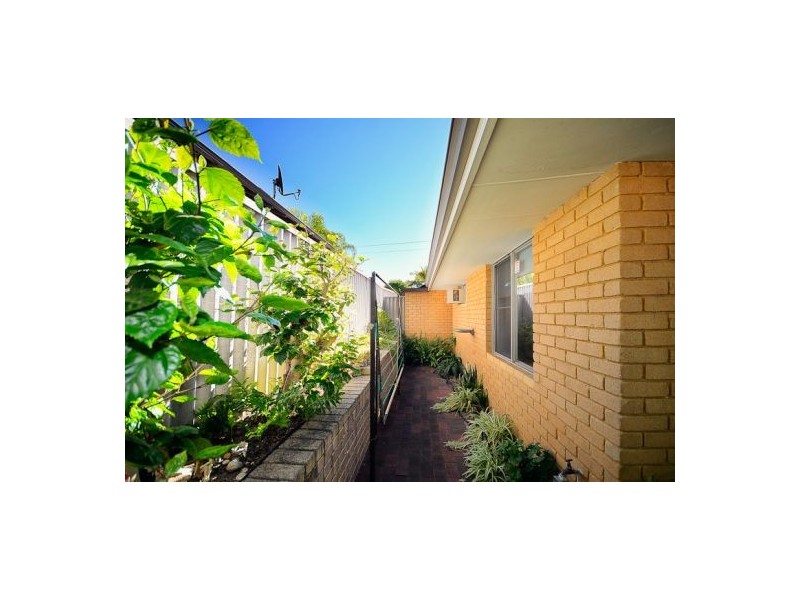 2/75 Thelma Street, Como WA 6152