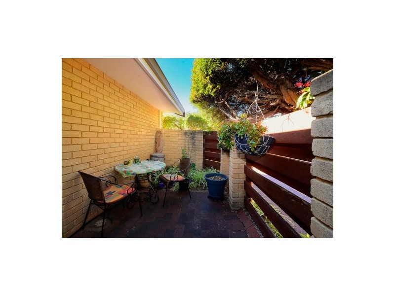 2/75 Thelma Street, Como WA 6152