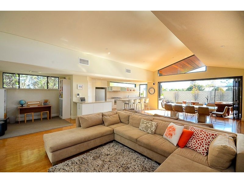 30a Tweeddale Road, Applecross WA 6153