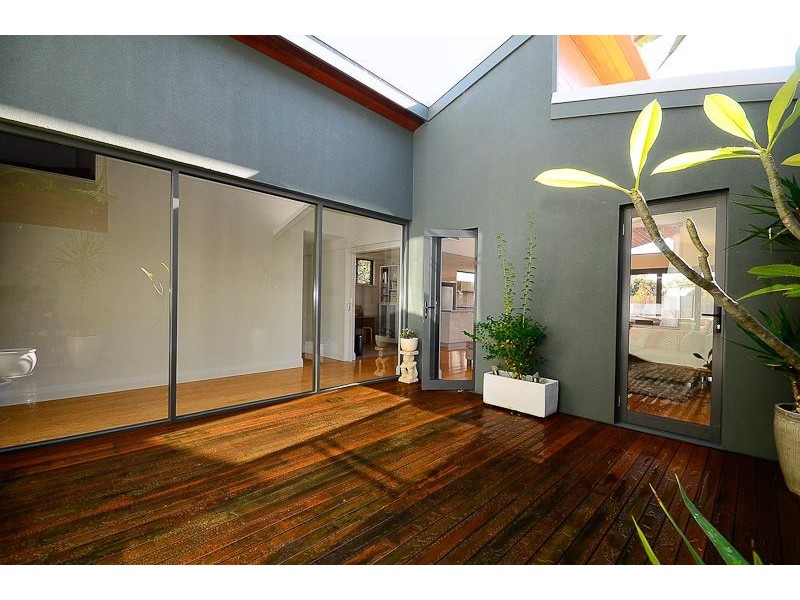 30a Tweeddale Road, Applecross WA 6153