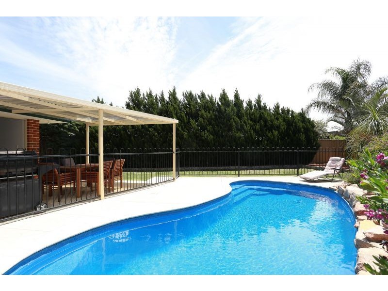 15 Kunzite Court, Forrestfield WA 6058