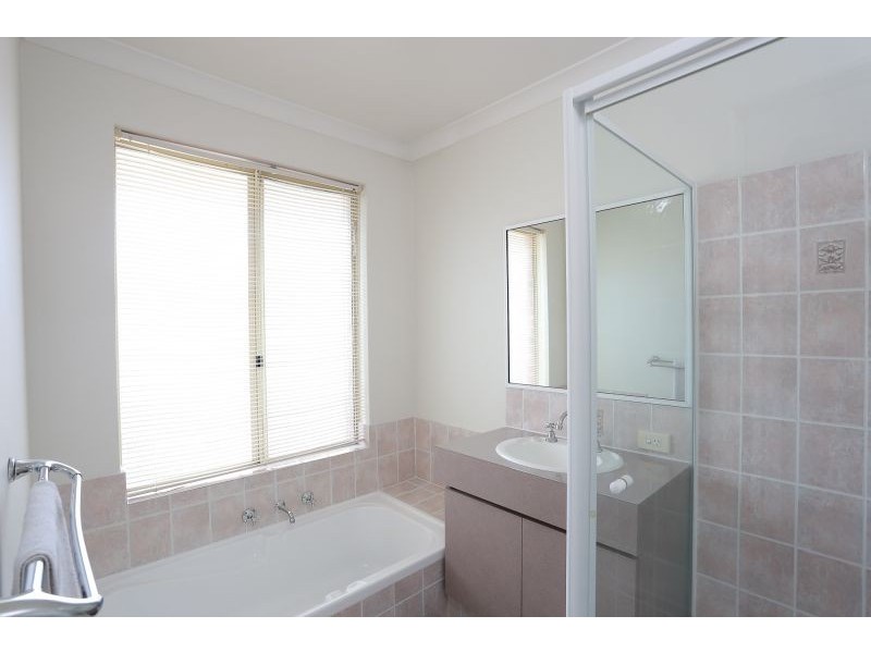 15 Kunzite Court, Forrestfield WA 6058