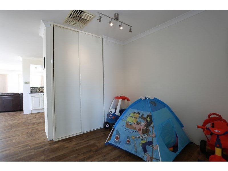 15 Kunzite Court, Forrestfield WA 6058