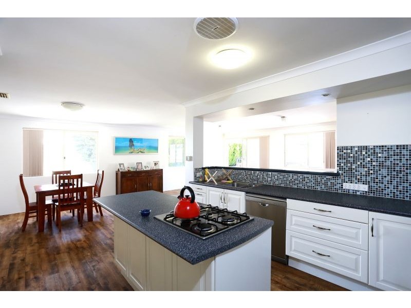 15 Kunzite Court, Forrestfield WA 6058