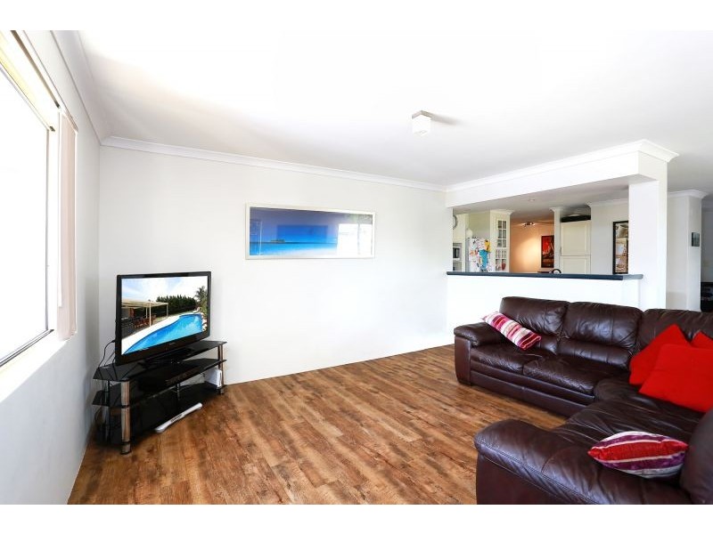 15 Kunzite Court, Forrestfield WA 6058