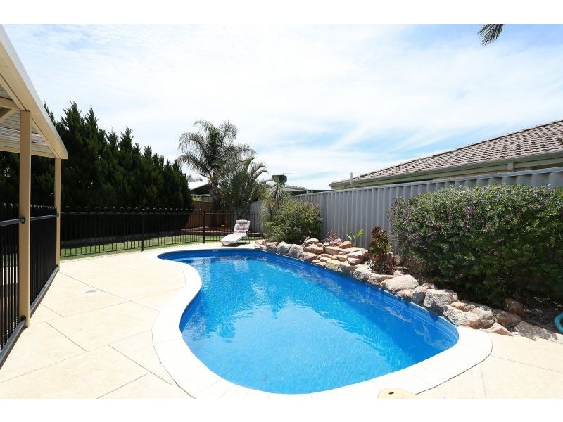 15 Kunzite Court, Forrestfield WA 6058