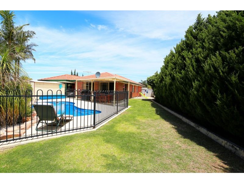 15 Kunzite Court, Forrestfield WA 6058