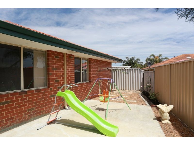 15 Kunzite Court, Forrestfield WA 6058