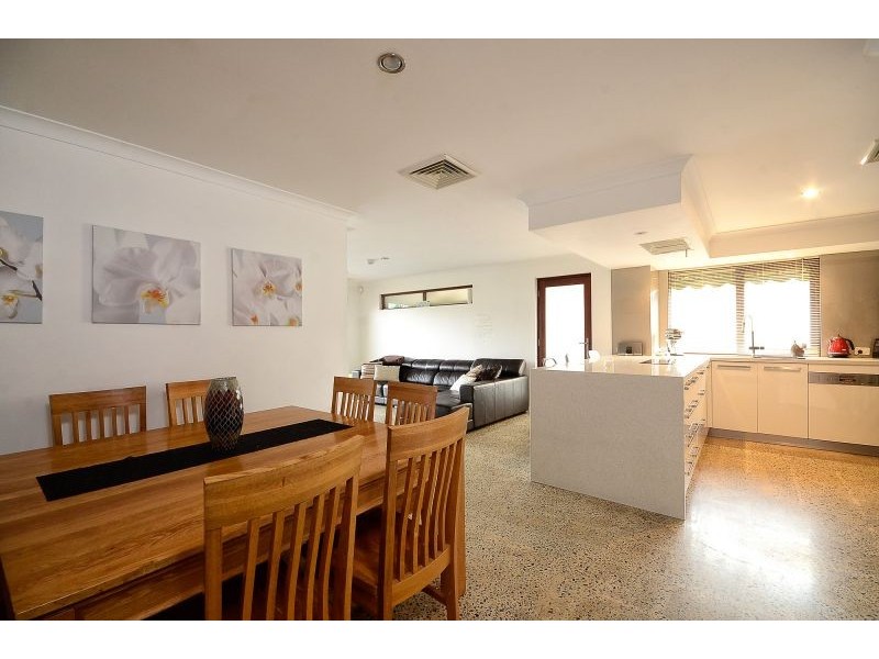 13 Burnett Road, Manning WA 6152