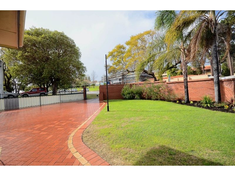 108 Thelma Street, Como WA 6152