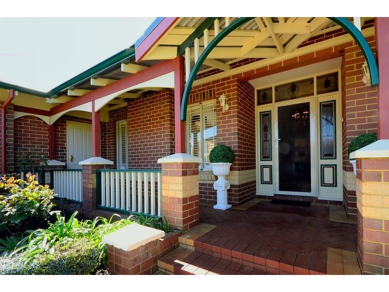 7 Mullingar Close, Waterford WA 6152