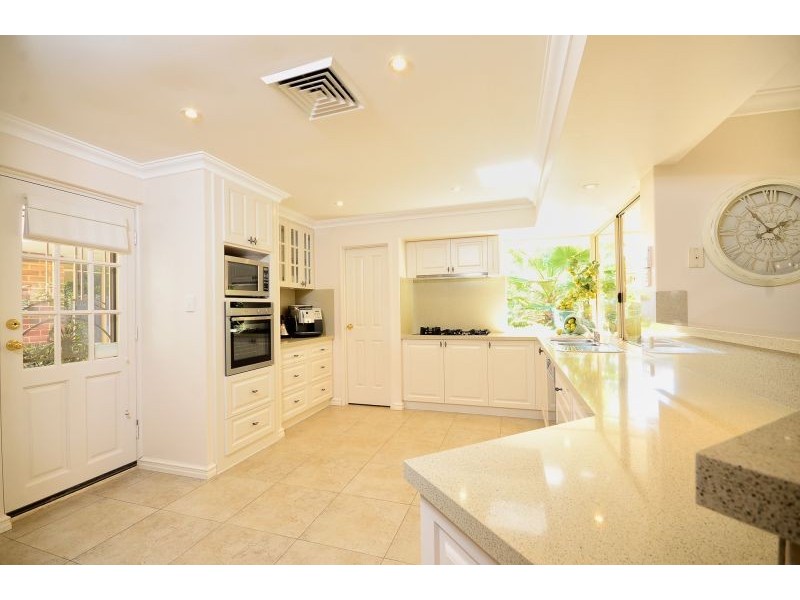 7 Mullingar Close, Waterford WA 6152