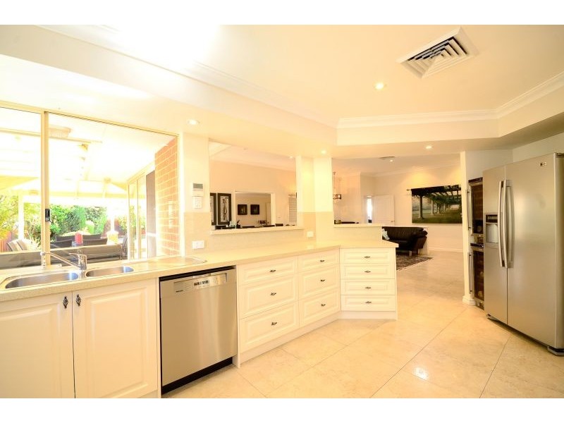 7 Mullingar Close, Waterford WA 6152