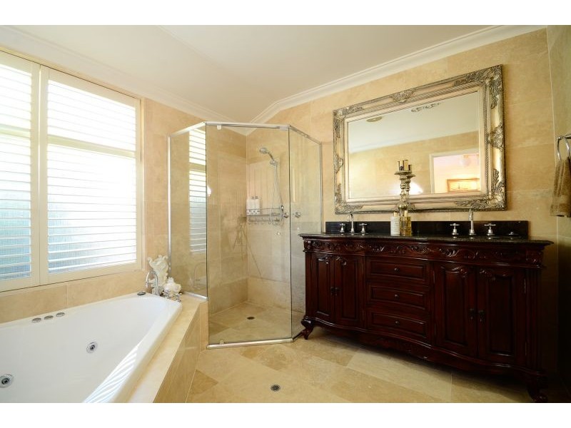 7 Mullingar Close, Waterford WA 6152