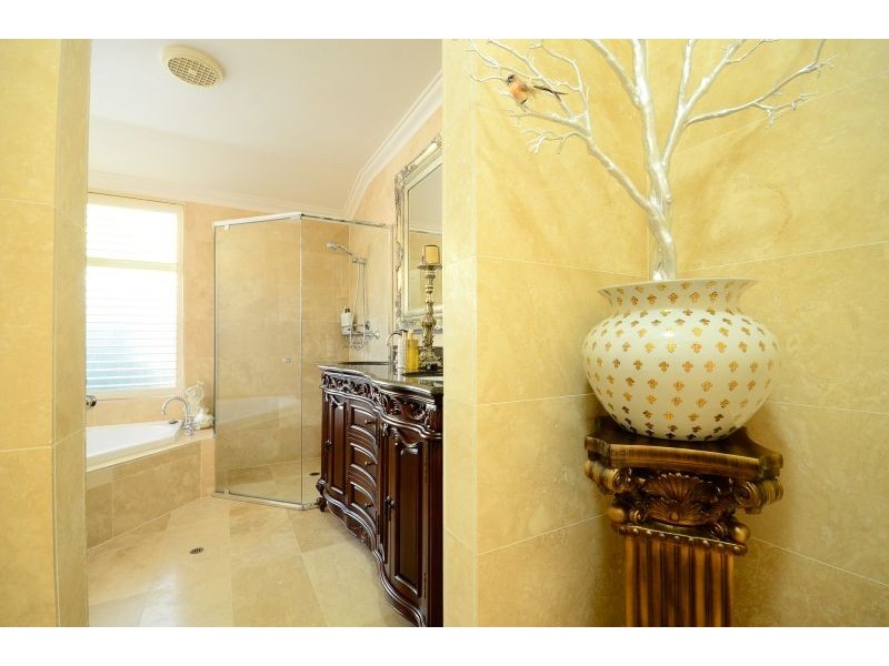 7 Mullingar Close, Waterford WA 6152