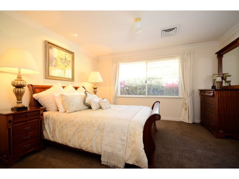 7 Mullingar Close, Waterford WA 6152