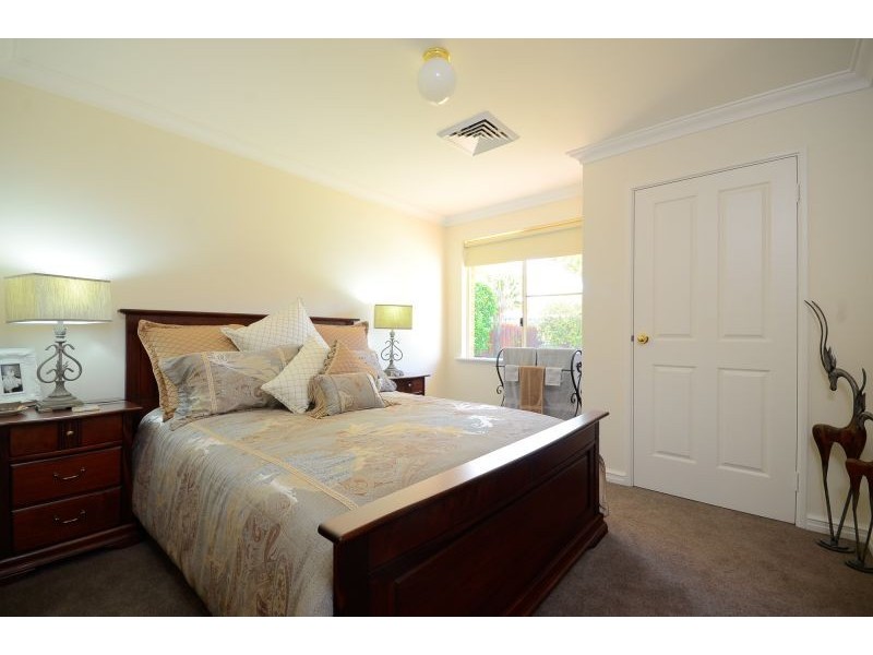 7 Mullingar Close, Waterford WA 6152