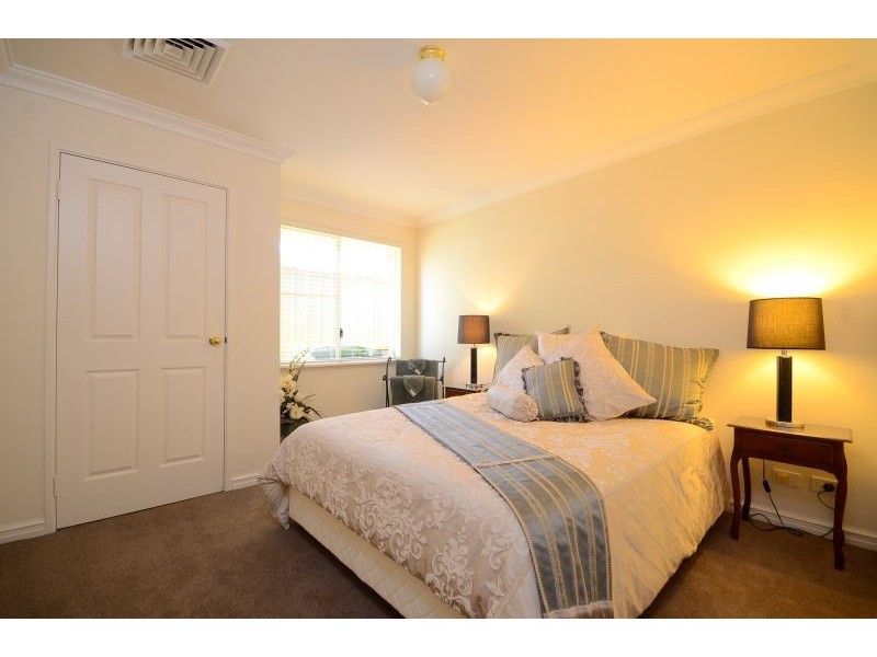 7 Mullingar Close, Waterford WA 6152