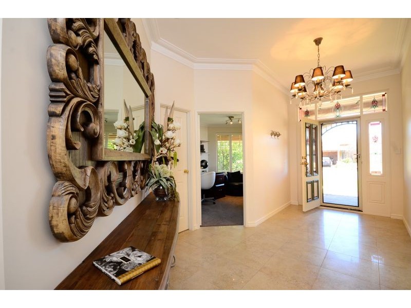 7 Mullingar Close, Waterford WA 6152