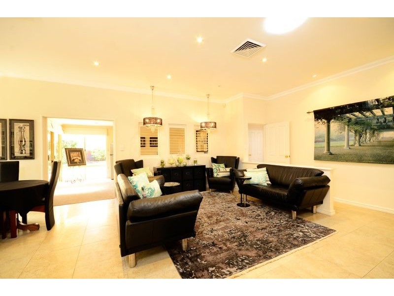 7 Mullingar Close, Waterford WA 6152