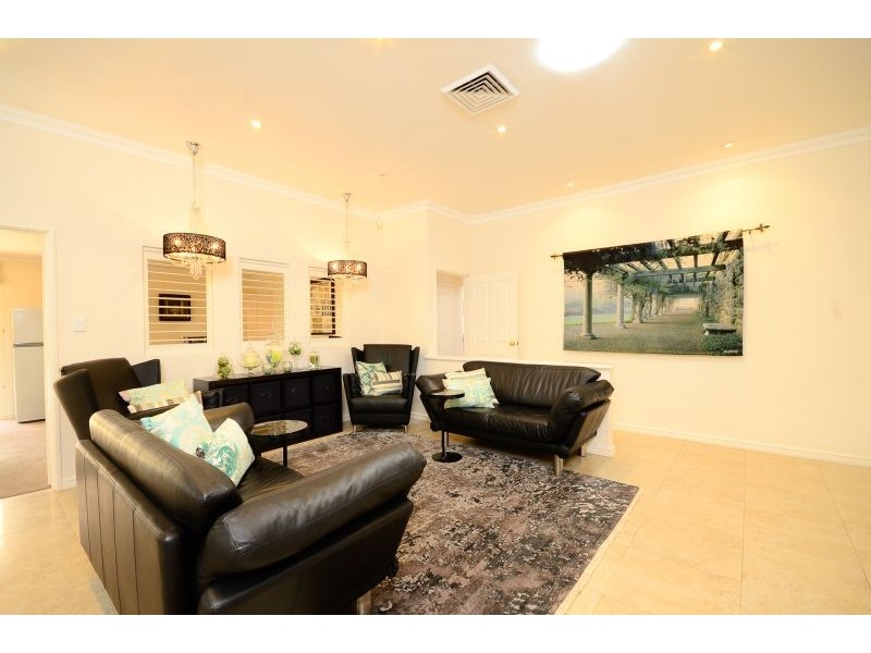 7 Mullingar Close, Waterford WA 6152