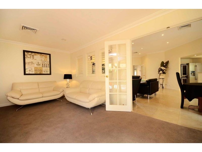 7 Mullingar Close, Waterford WA 6152