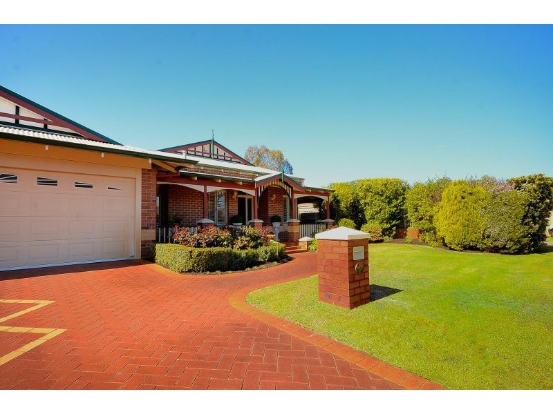 7 Mullingar Close, Waterford WA 6152