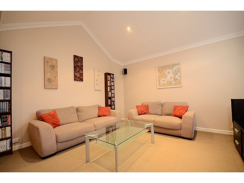 2/116 Robert Street, Como WA 6152