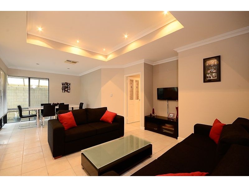 2/116 Robert Street, Como WA 6152