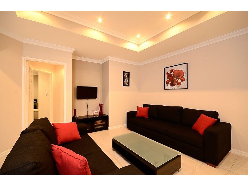 2/116 Robert Street, Como WA 6152