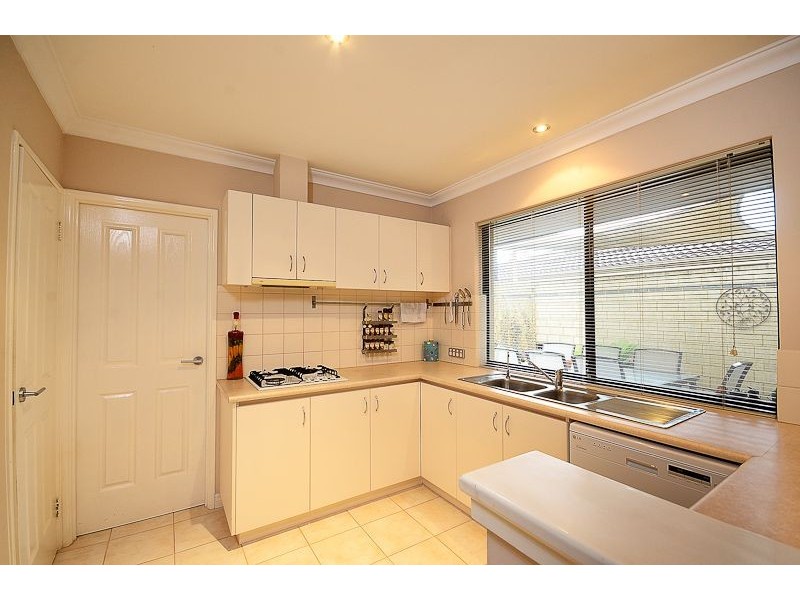 2/116 Robert Street, Como WA 6152