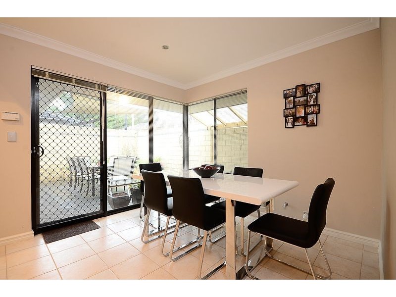 2/116 Robert Street, Como WA 6152