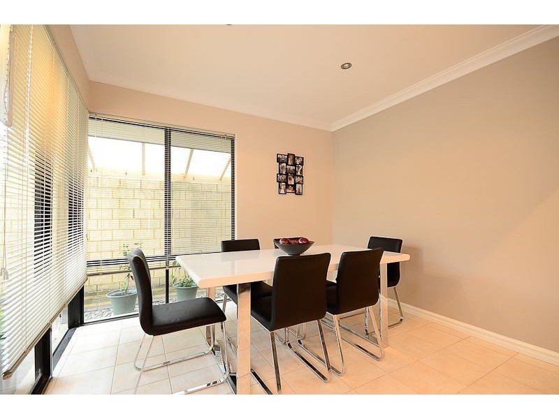 2/116 Robert Street, Como WA 6152
