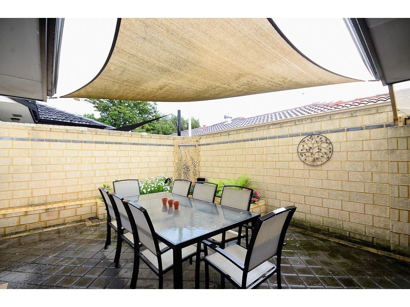 2/116 Robert Street, Como WA 6152
