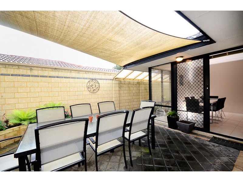 2/116 Robert Street, Como WA 6152
