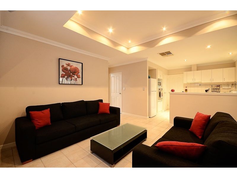 2/116 Robert Street, Como WA 6152
