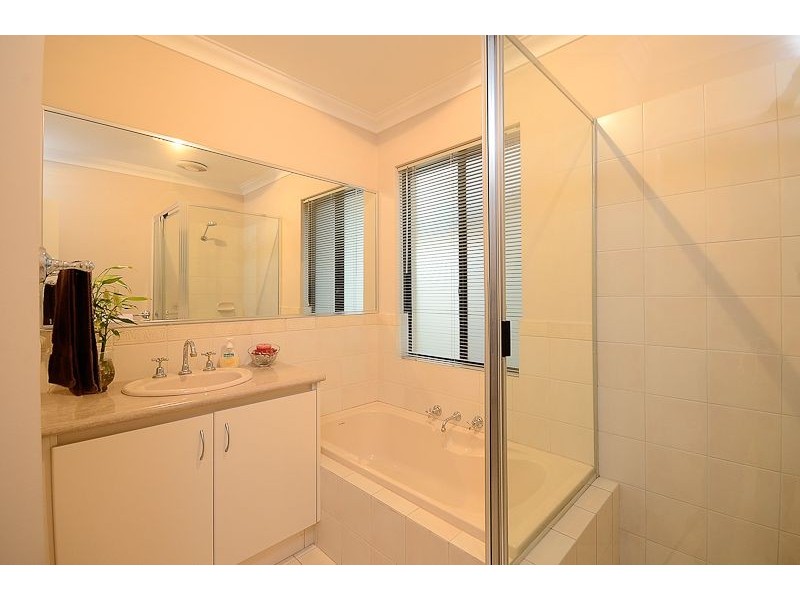 2/116 Robert Street, Como WA 6152