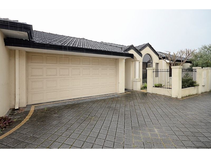2/116 Robert Street, Como WA 6152