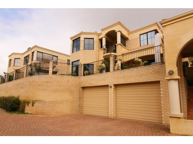 2 / 3 Birdwood Road, Melville WA 6156