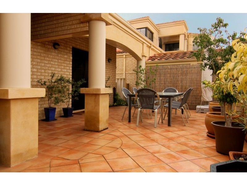 2 / 3 Birdwood Road, Melville WA 6156