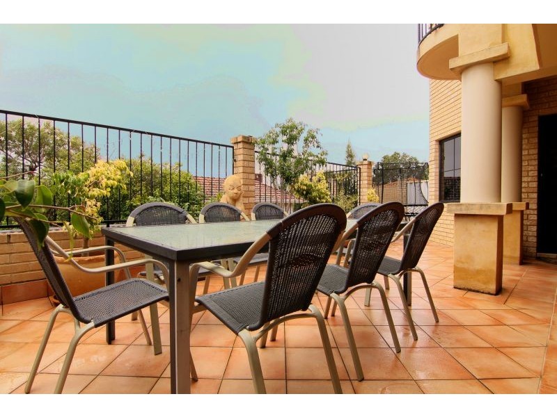 2 / 3 Birdwood Road, Melville WA 6156