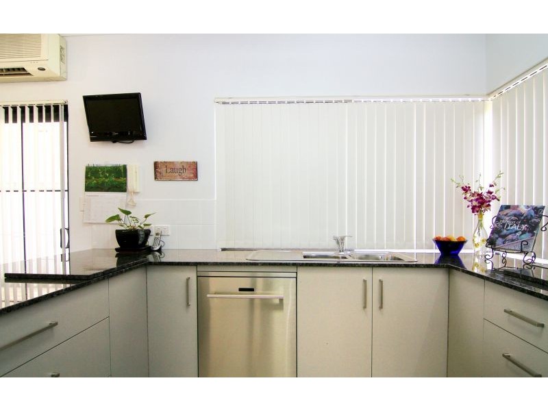 2 / 3 Birdwood Road, Melville WA 6156