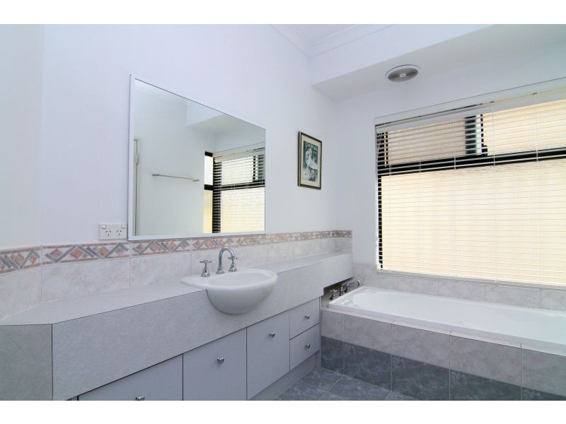 2 / 3 Birdwood Road, Melville WA 6156